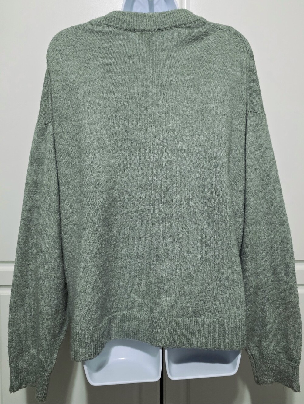 H&M Womens Sage Green Pearl Embellished Oversized Cozy Knit Pull Over Sweater S - Picture 6 of 10